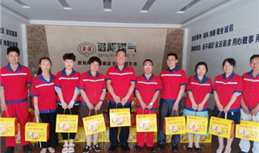 浓情迎端午 温馨送祝福-918博天娱乐集团为员工发放端午节礼品