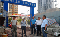 张龙义董事长视察慰问918博天娱乐燃气股份有限公司办公大楼建设基地